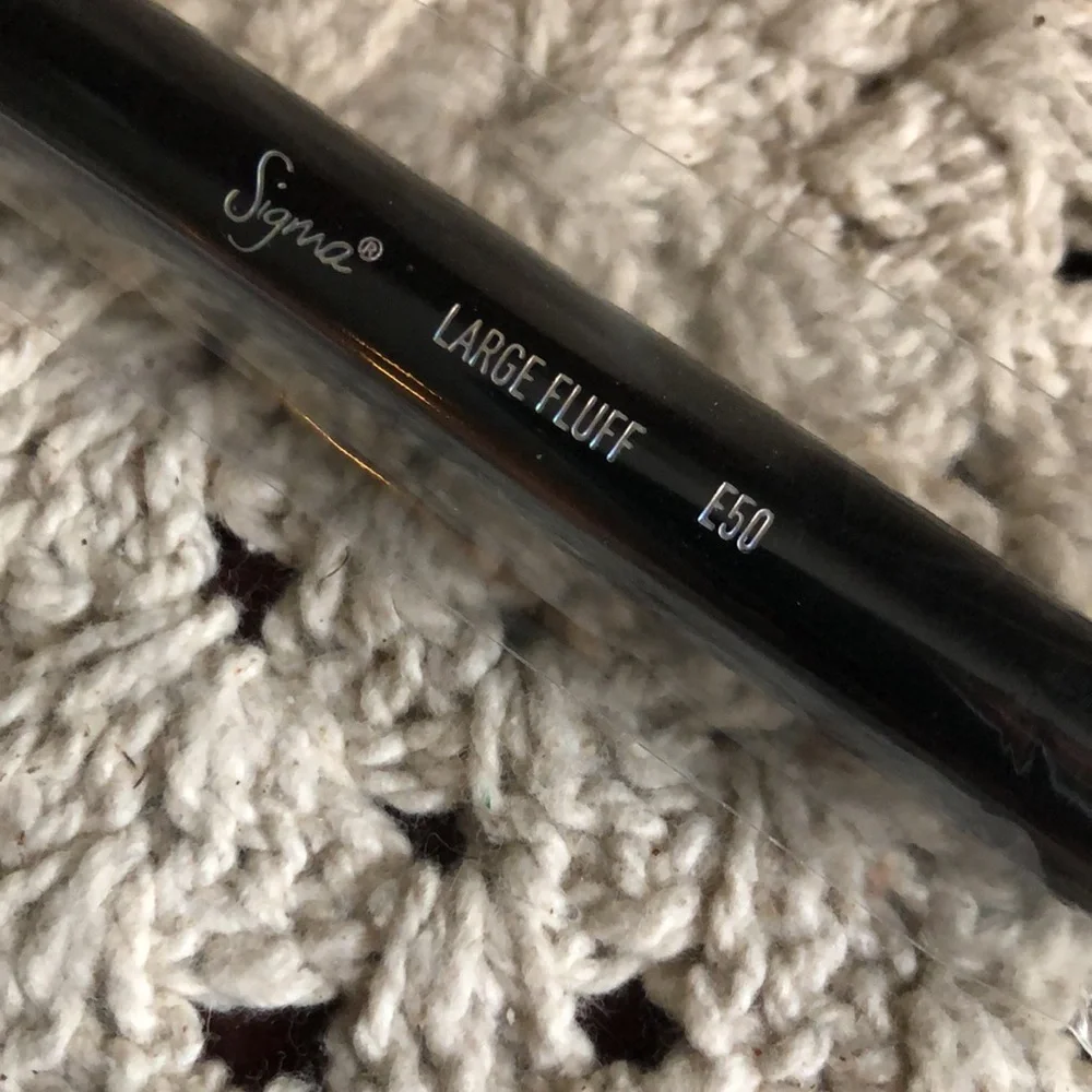 Sigma Large FLUFF Brush - E50